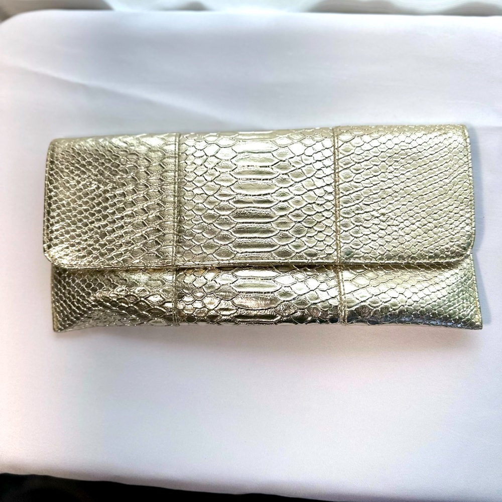 Urban Expressions Silver clutch bag